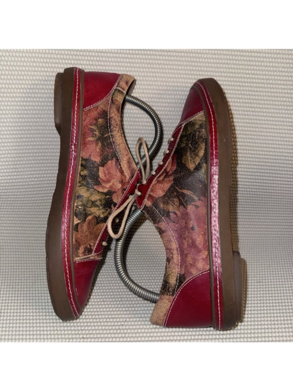 L'Artiste Spring Step Bibbie Red Leather Floral Casual Shoes Women Size 8.5 (39) - Picture 4 of 7